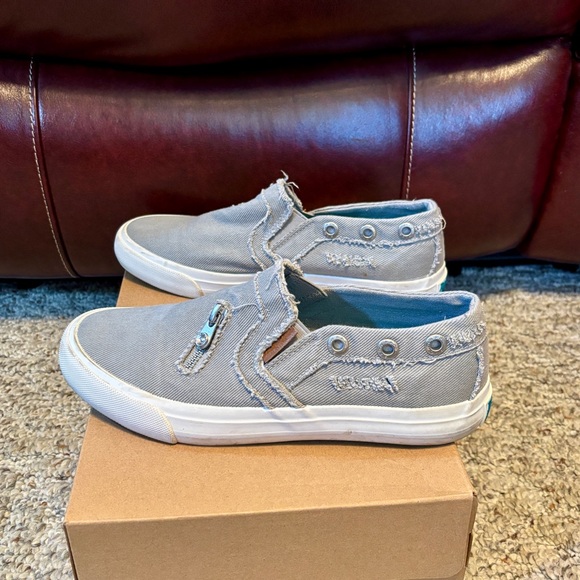 Blowfish Gray Canvas Flats - Picture 2 of 6